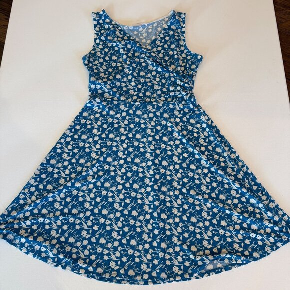 Kaileigh Blue/White Floral Dress Mini Small Petite Vacation Resort Casual - Picture 9 of 10